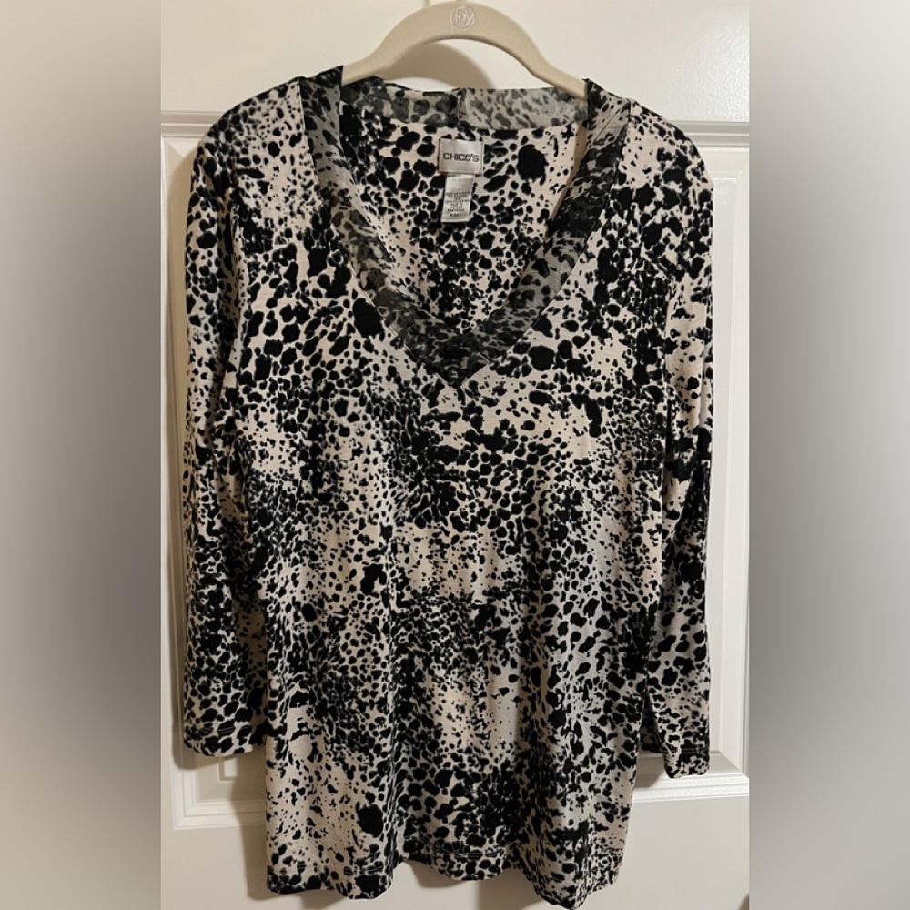 EUC Chicos top. Size (1) M